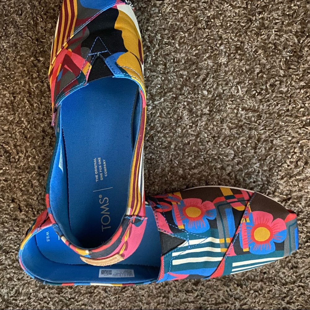 Beautiful Toms shoes